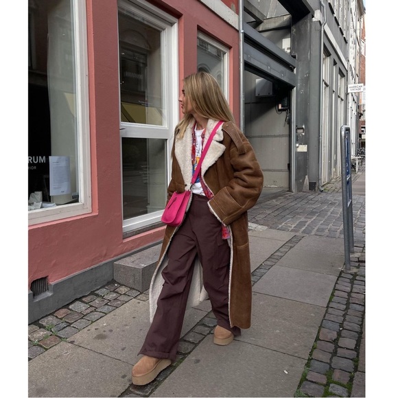 ❌SOLD❌ Ugg Ultra Mini Platform - Picture 2 of 9